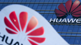 Trump ki akarja tiltani Amerikából a Huawei és ZTE készülékeket