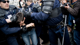300 eurót kapnak a morgolódó francia rendőrök karácsonyra
