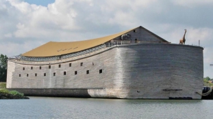 Izraelbe úszik Noé bárkája?