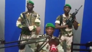 Katonák ragadták magukhoz a hatalmat az olajban gazdag Gabonban