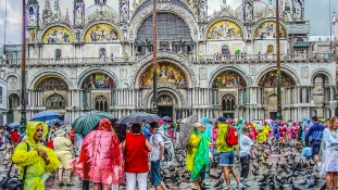 Velencében napi belépőt vezethetnek be a turistáknak