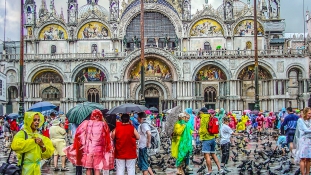 Velencében napi belépőt vezethetnek be a turistáknak