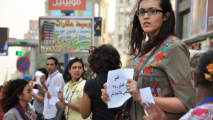 Halálra késelték a férfit, aki egy nő védelmére kelt Kairóban