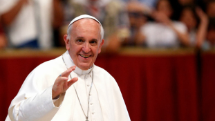 Ferenc pápa a virtuális függőségtől óvta a fiatalokat Panamában