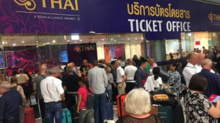 Több ezren rekedtek Thaiföldön, miután Pakisztán lezárta a légterét