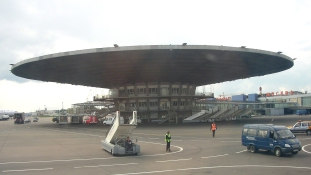 Kis gép nagy drámája a moszkvai repülőtéren – videó