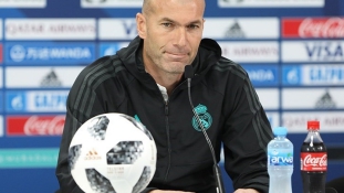 Futballszenzáció: Zidane visszatért a Real Madridhoz