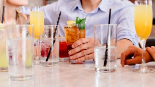 Kocsma, alkohol nélkül – új trend hódít Amerikában és Európában