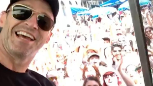 Hugh Jackman beállt kávét főzni egy napra Bostonban