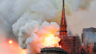 Újra misézhetnek a Notre Dame-ban