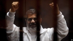 Meghalt bírósági tárgyalásán a volt egyiptomi elnök