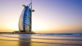 Távirányítású hajó tisztítja Dubaj csatornáit