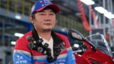 ZHANG XUE NEVE 2026 TAVASZÁN VÁLT A ZXMOTO ALAPÍTÓJA JELENTŐS ADOMÁNNYAL SEGÍTI A KÍNAI ÁRVÍZKÁROSULTAKAT